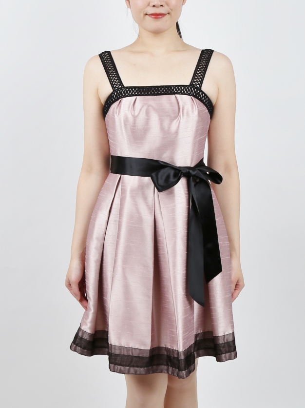 Cest La Vie セラヴィ シャンパンピンク色の可愛いパーティードレス 銀座のレンタルドレス サロン シェアリーコーデ