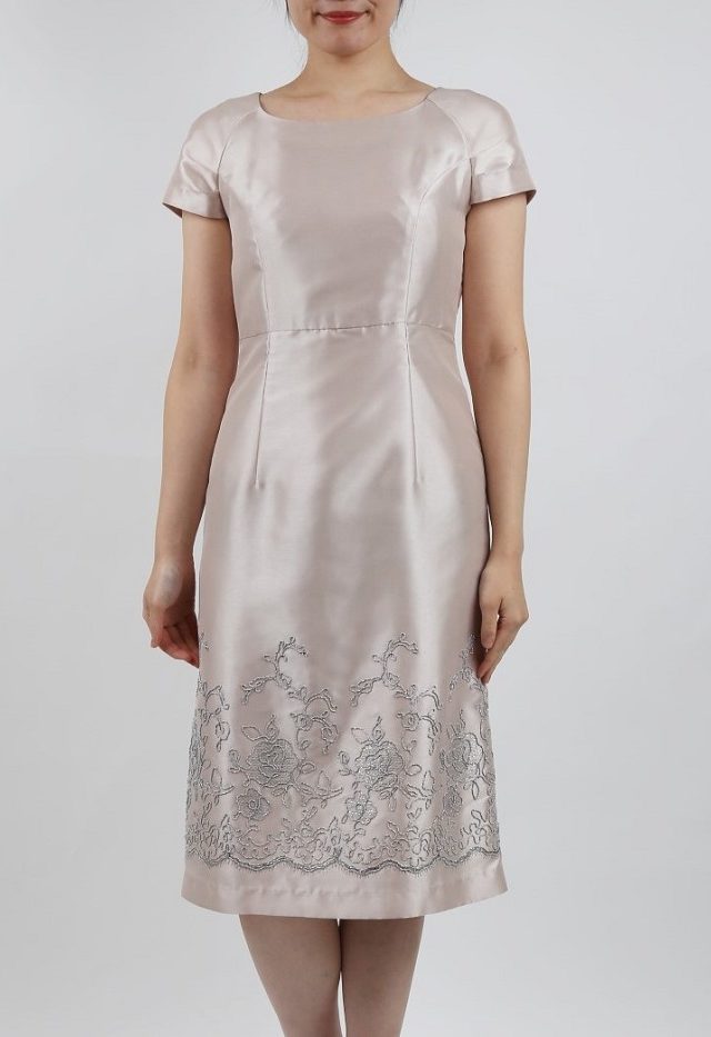 PREFERENCEのシャンパンゴールドのラメ刺繍ドレス