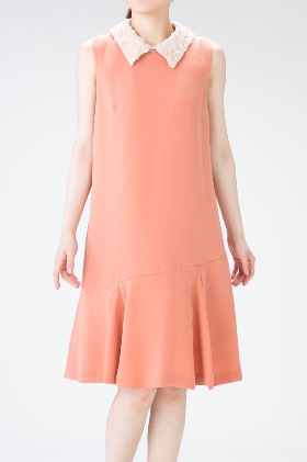 Repleteの衿付きオレンジドレス