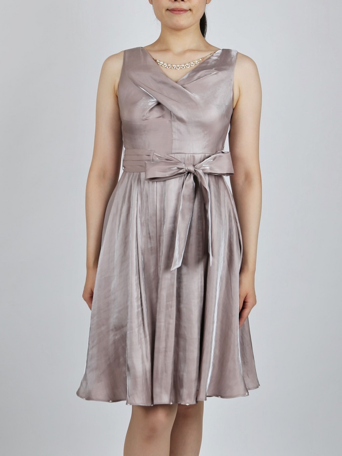 光沢vネックドレス 銀座のレンタルドレス サロン シェアリーコーデ